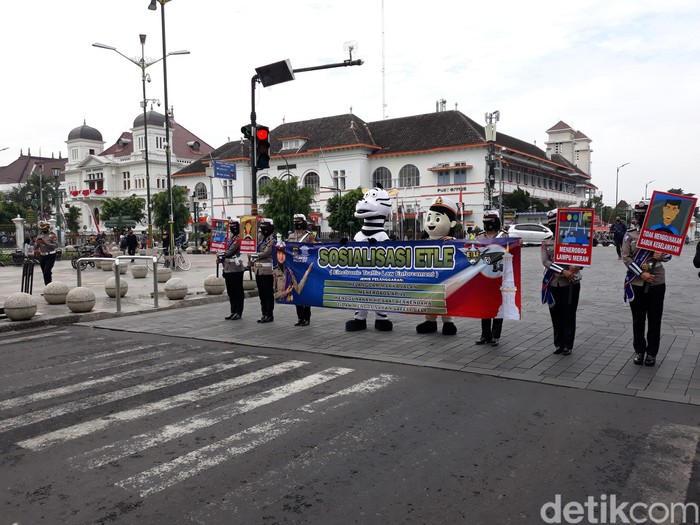 Sosialisasi ETLE di Titik Nol Kilometer Yogyakarta.
