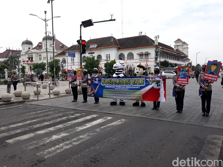 Sosialisasi ETLE di Titik Nol Kilometer Yogyakarta. Sosialisasi ETLE di Titik Nol Kilometer Yogyakarta.
