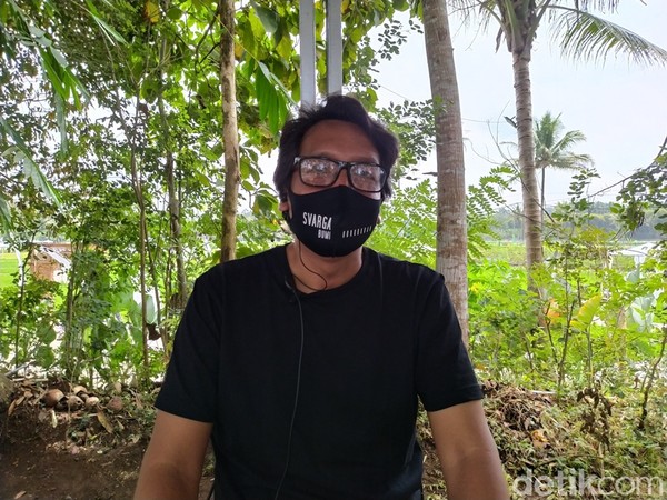 Salah satu pemilik SvargaBumi, Putranto Cahyono, mengatakan bahwa destinasi wisata ini dibuat secara modern tanpa merusak lingkungan. Salah satu pemilik SvargaBumi, Putranto Cahyono, mengatakan bahwa destinasi wisata ini dibuat secara modern tanpa merusak lingkungan.