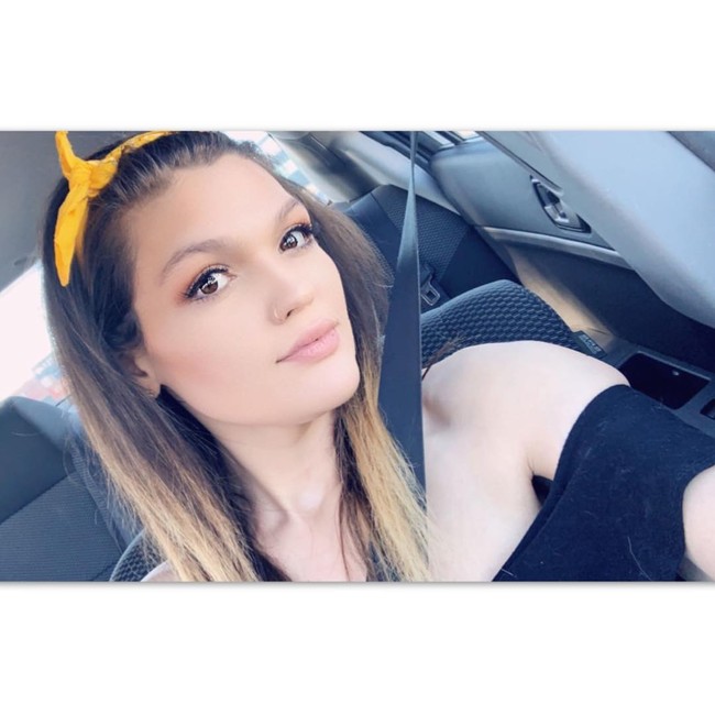 Kini aku merasa dan melihat diriku sebagai orang yang berbeda. Saat aku melihat foto lama, aku terkejut dan tidak menyangka bahwa aku sebesar itu dulu, ucap Tannen, seperti dikutip dari Daily Mail.  Foto: Instagram