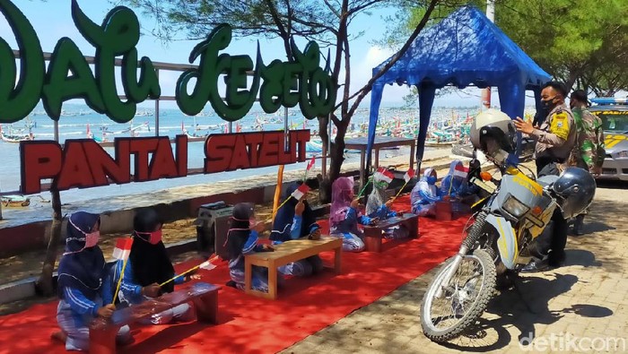 Bantu Anak Nelayan Banyuwangi Belajar Daring, Bhabinkamtibmas dan Babinsa Bawa Motor Ber-Wifi