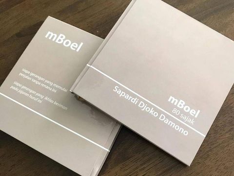 Buku puisi Sapardi Djoko Damono Berjudul mBoel