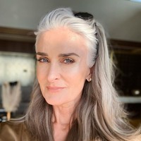 Caroline Labouchere kini dikenal sebagai model internasional yang sering tampil di berbagai pemotretan majalah dan iklan. Meski memulai profesi tersebut di usia yang tidak muda, Caroline menemukan kesuksesan yang membuatnya keluar dari hidup susah. Foto: Instagram @carolinelabouchere