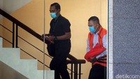 Selain Deddy Handoko, KPK turut menetapkan mantan Kalapas Sukamiskin Wahid Husein (WH), Tubagus Chaeri Wardana alias Wawan (TCW), mantan Bupati Bangkalan yang juga napi korupsi Fuad Amin (FA), Direktur Utama PT Glori Karsa Abadi, Rahadian Azhar (RAZ) sebagai tersangka.
