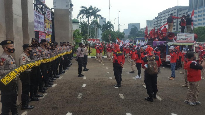 Demo buruh terapkan protokol kesehatan