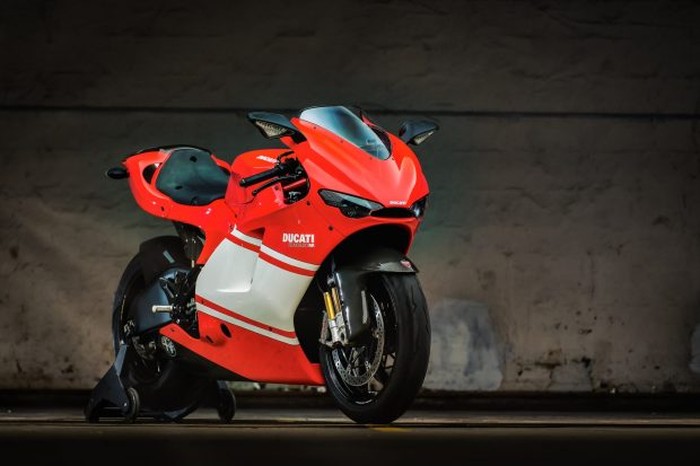 Ducati Desmosedici RR, replika motor Stoner