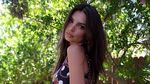 Emily Ratajkowski Jualan Baju Mirip Batik Seharga Rp 1,4 Juta
