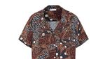 Emily Ratajkowski Jualan Baju Mirip Batik Seharga Rp 1,4 Juta