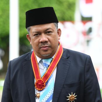 Wakil Ketua DPR periode 2014-2019 Fahri Hamzah berjalan usai mengikuti Upacara Penganugerahan Tanda Kehormatan di Kompleks Istana Kepresidenan, Jakarta, Kamis (13/8/2020). Negara menganugerahkan Tanda Kehormatan Bintang Mahaputera Nararya kepada Fahri Hamzah yang disematkan oleh Presiden Joko Widodo. ANTARA FOTO/Hafidz Mubarak A/wsj.
