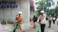 Budi menyadari bahwa sebelumnya memang ada penggunaan Grabwheels yang tidak aman. Oleh karena itu, hadirnya pemerintah sangat penting agar mendapatkan kenyamanan dan keamanan dalam penggunaannya. Rizki Pratama/detikcom  