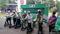 Peluncuran kembali Grabwheels diharapkan dapat menambahkan opsi transportasi khususnya sebagai pengumpan angkutan umum. Tak hanya itu, sebagaimana diketahui kendaraan berpenggerak listrik juga mendukung harapan langit bebas polusi. Rizki Pratama/detikcom  