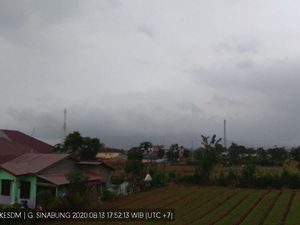Selang 1 Jam, Gunung Sinabung Erupsi Ketujuh Kali Hari Ini
