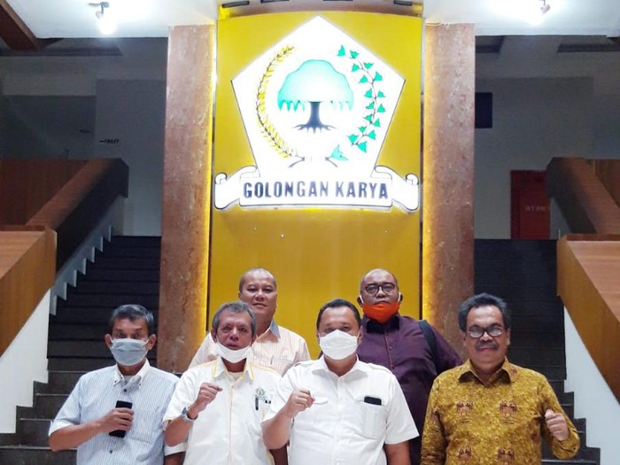 Hanafiah dkk saat di DPP Golkar