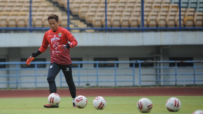 Kiper persib bandung