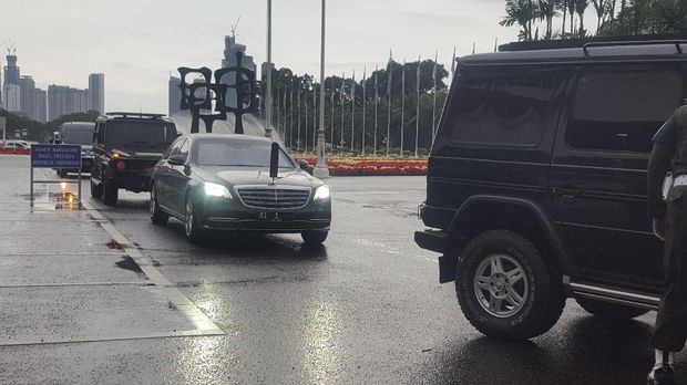 Jokowi tinjau lokasi sidang tahunan MPR-DPR 2020, kompleks MPR/DPR, Senayan, Jakarta, Kamis (13/8/2020).