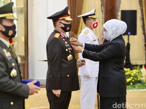 Sejumlah Tokoh di Jatim Dianugerahi Penghargaan Jer Basuki Mawa Beya