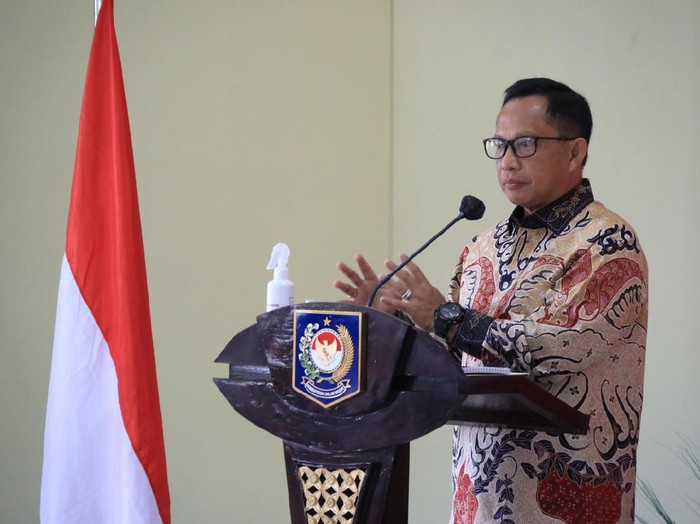 Mendagri Tito Karnavian dalam acara peluncuran gerakan 2 juta masker di Depok (dok. Kemendagri)
