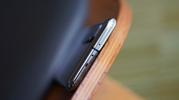 Mi 10 Ultra ditenagai Snapdragon 865 yang dipadukan RAM LPDDR5 12 GB. Memori internalnya menggunakan UFS 3.1 berkapasitas 512 GB. Foto: Sina Mobile