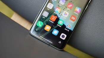 Xiaomi tutur menghadirkan refresh rate 120 Hz, touch smapling 240 Hz dan dukungan HDR 10+. Foto: Sina Mobile