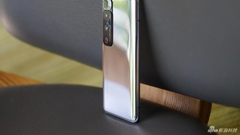 Baterai berkapasitas 4.500 mAh tersemat di dalamnya dan mendukung pengisian cepat 120W. Menjanjikan isi 0-41% hanya 5 menit, sementara isi penuh cuma 23 menit. Foto: Sina Mobile