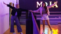 Traveler akan disuguhkan pengalaman naik sepatu roda sambil menikmati karya instalasi yang Instagramable dengan tetap menerapkan protokol kesehatan (@mojamuseum/Instagram)