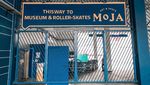 Foto: Main Sepatu Roda di Museum Instagenic GBK
