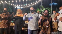 Momen terjadi saat acara rilis hasil survei pencegahan dan pengendalian COVID-19 di Jawa Timur yang diinisiasi Polda Jatim di Balai Kota Surabaya, Rabu (12/8/2020) malam.