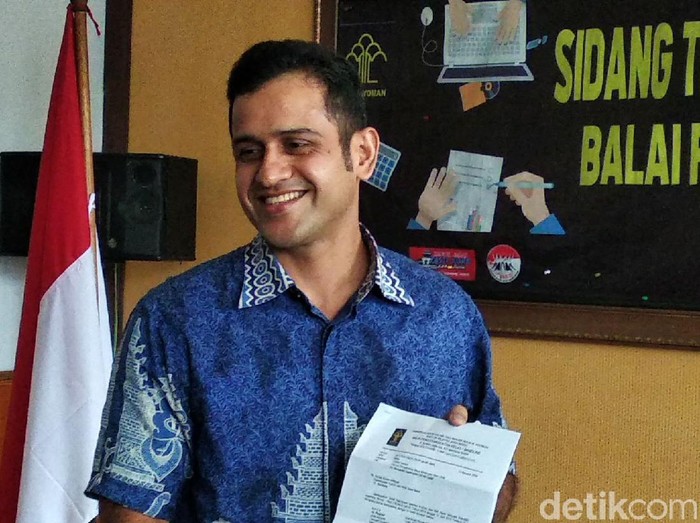 Mantan bendahara umum Partai Demokrat M Nazaruddin resmi bebas murni usai menjalani cuti menjelang bebas (CMB). Nazaruddin pun datang ke Balai Pemasyarakatan (Bapas) Bandung saat bebas murni, Kamis (13/8/2020).