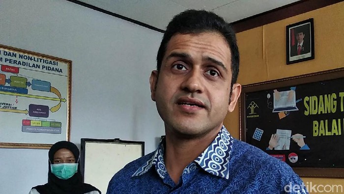 Mantan bendahara umum Partai Demokrat M Nazaruddin resmi bebas murni usai menjalani cuti menjelang bebas (CMB). Nazaruddin pun datang ke Balai Pemasyarakatan (Bapas) Bandung saat bebas murni, Kamis (13/8/2020).