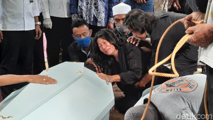 Pemakaman Staf KPU Yahukimo yang tewas dibunuh OTK
