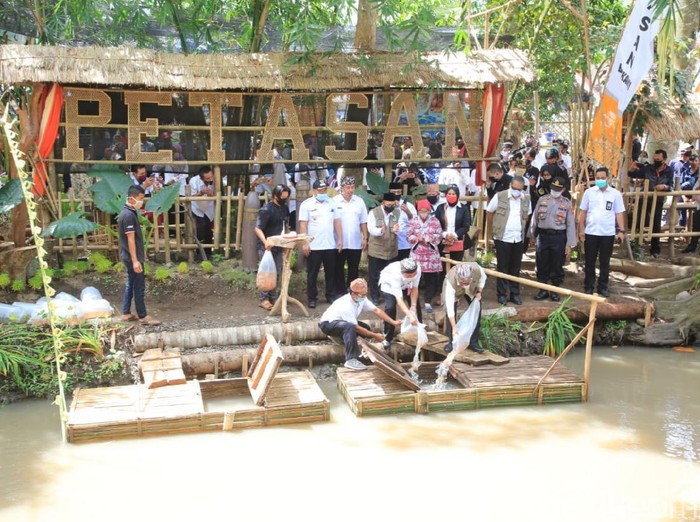 Pemuda Desa Banyuwangi Buka Wisata Kuliner Air Tawar