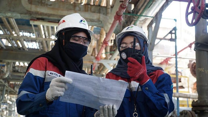 Pandemi COVID-19 yang terus meluas mendorong Pertamina membuat sebuah gerakan gotong royong yang melibatkan seluruh pekerja, mitra kerja, dan keluarganya. Diinisasi oleh jajaran Direksi, Perusahaan dengan jumlah pekerja hingga lebih dari 33.000 orang (Pertamina Grup) ini kini memotivasi seluruh pekerjanya untuk menjadi Covid Ranger.