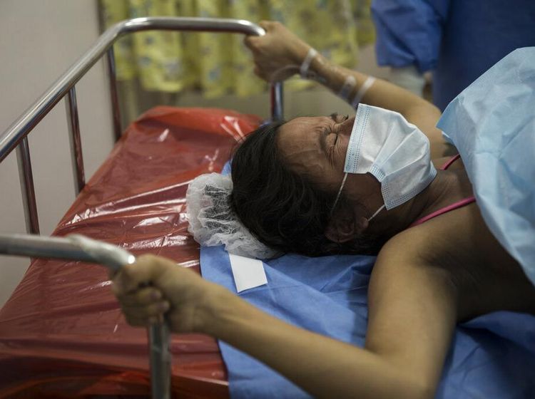 Potret Persalinan Pasien COVID-19 yang Bikin Haru di Peru