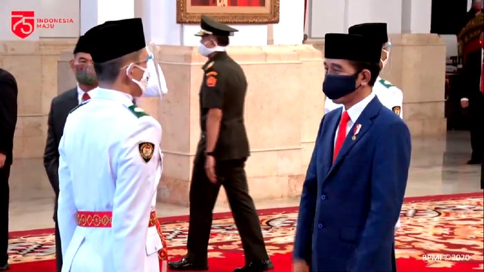 Presiden Jokowi mengukuhkan Paskibraka HUT Ke-75 RI (Screenshot YouTube Setpres)