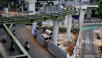 Jembatan layang ini rencananya akan memiliki panjang 144 meter dan lebar 4,5 meter. Dilengkapi railing pada koridor dan atap dengan konsep mengoptimalkan aliran udara secara alami. Jembatan layang ini juga akan dilengkapi dengan akses tangga, elevator (lift), dan eskalator. Tinggi dari permukaan jalan sekitar tujuh meter.
