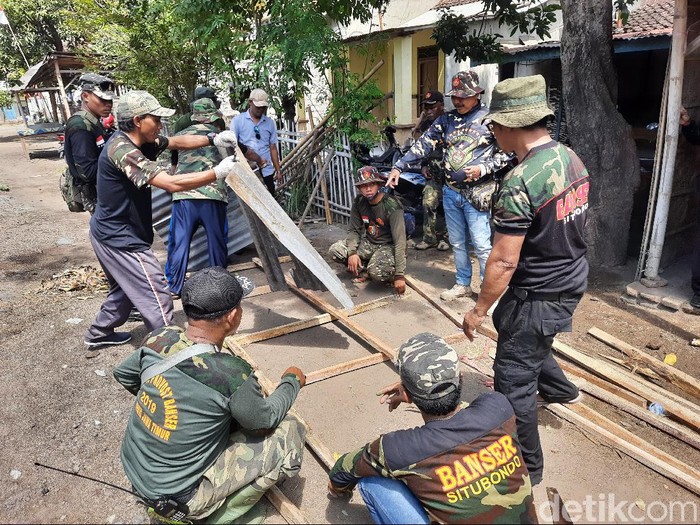 Puluhan Banser Dikerahkan Bantu Perbaiki Kerusakan di Lokasi Kerusuhan Oknum PSHT