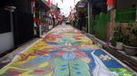 Sambut HUT RI, Jalan di Kampung Ini Dihias Warna-warni