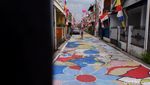 Sambut HUT RI, Jalan di Kampung Ini Dihias Warna-warni
