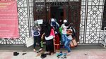 Foto Semangat Anak-anak Belajar Online di Masjid