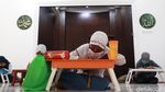 Foto Semangat Anak-anak Belajar Online di Masjid