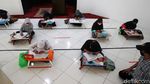 Foto Semangat Anak-anak Belajar Online di Masjid