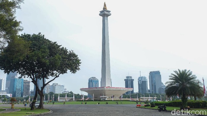 Semarak Merah Putih Ibu Kota Jelang HUT RI Jelang peringatan hari kemerdekaan Republik Indonesia nampak warna merah putih terlihat di sejumlah sudut ibu kota. Seperti apa?
