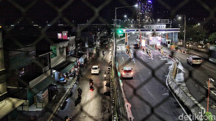 Sempat Tergenang, Kawasan Pademangan Mulai Surut Imbas hujan deras yang mengguyur Jakarta, Kawasan Jalan Pademangan Timur, Jakut, sempat tergenang. Perlahan, kawasan tersebut mulai surut dan kembali normal.