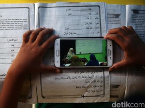 Warung Kopi di Atas Bukit Ini Sediakan Wifi Gratis Buat Pelajar