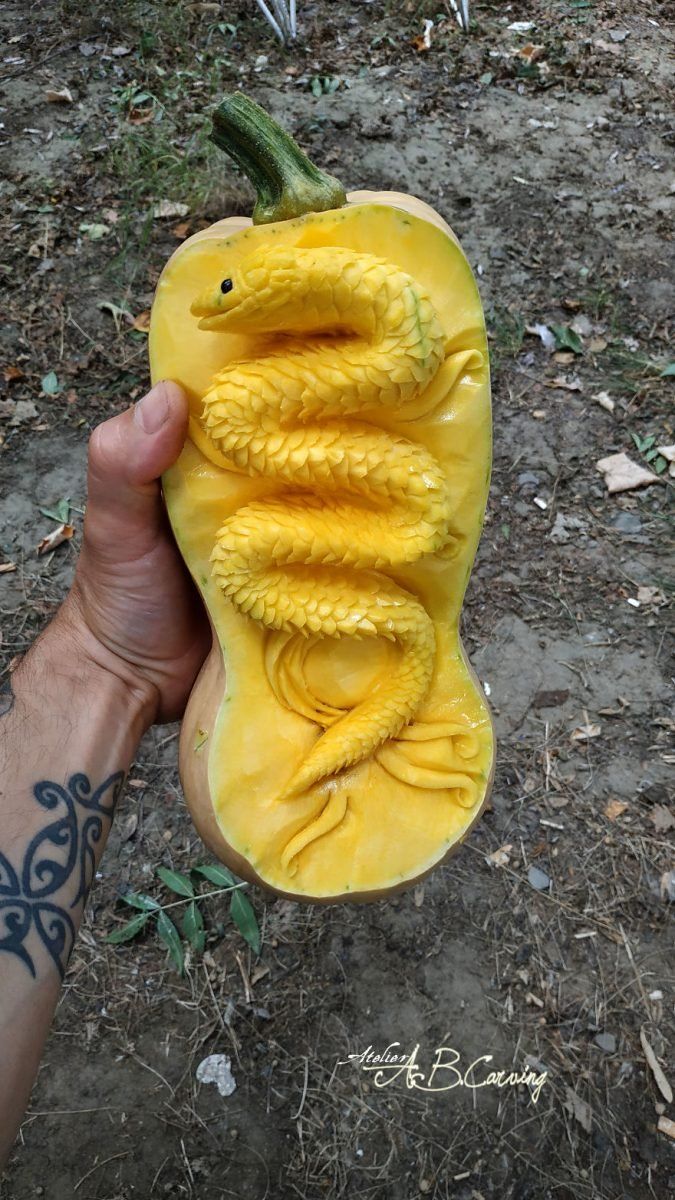 Seniman Bulgaria Ini Mengubah Labu Kuning Jadi Karya Seni Keren