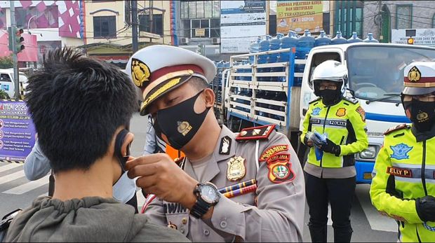 Sosialisasi kanalisasi jalur lambat di Depok