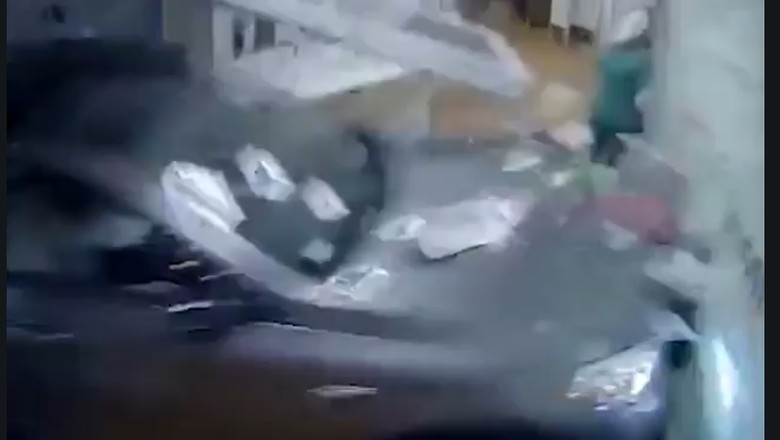 SUV Tabrak Rumah sakit SUV Tabrak Rumah sakit