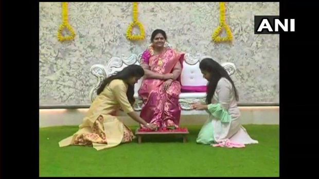 Patung silikon Madhavi