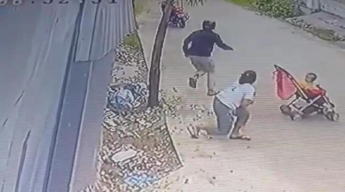 Viral baby sitter di Padang jadi korban begal payudara (Screenshot video viral)