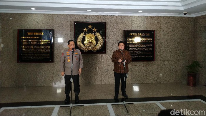 Wakapolri Komjen Gatot Eddy Pramono (kiri) dan Menteri BUMN Erick Thohir (kanan)